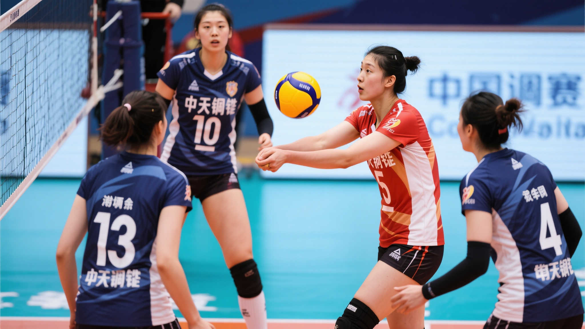 女排新阵容揭晓：邹佳琪董禹含挑大梁，唐欣转接应，张籽萱范泊宁二换三战术亮相！